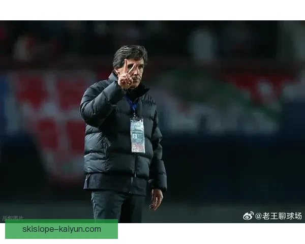 足球铁腕教头引领球队逆转，战术调整表现亮眼