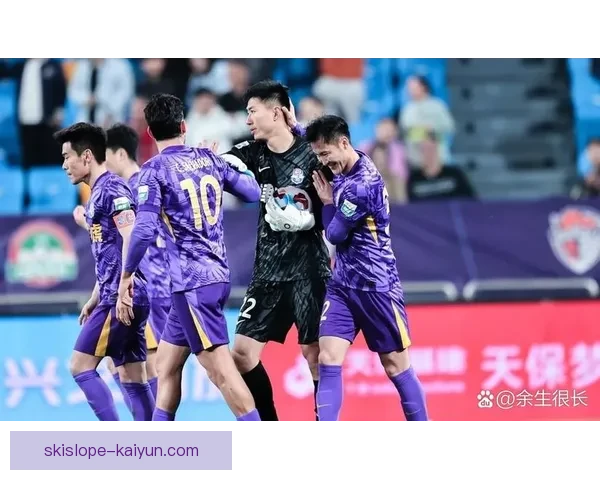 联赛战术革新持续推进，球队竞争力增强势头明显