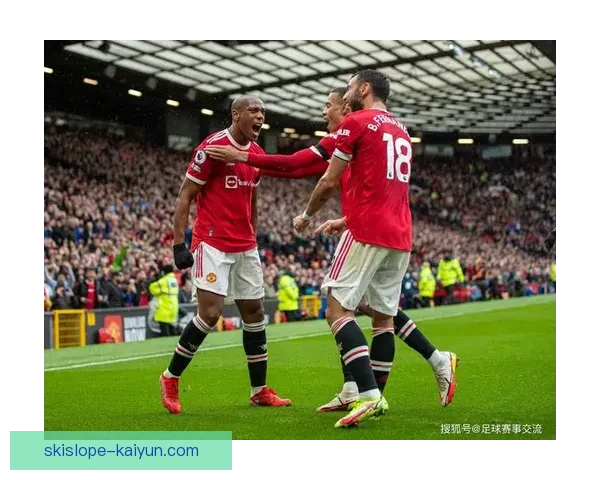 阿克在英超赛季表现稳健，成为球队后防线的重要支柱