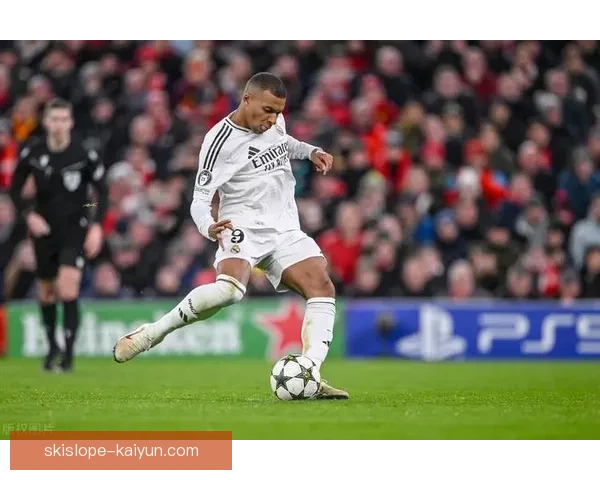 西甲赛季中，皇马防守反击表现稳健，走势清晰引人关注。